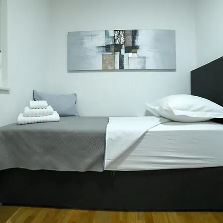 Cesarica Apartman *